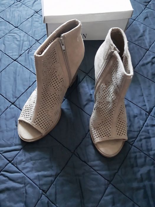 Взуття         .