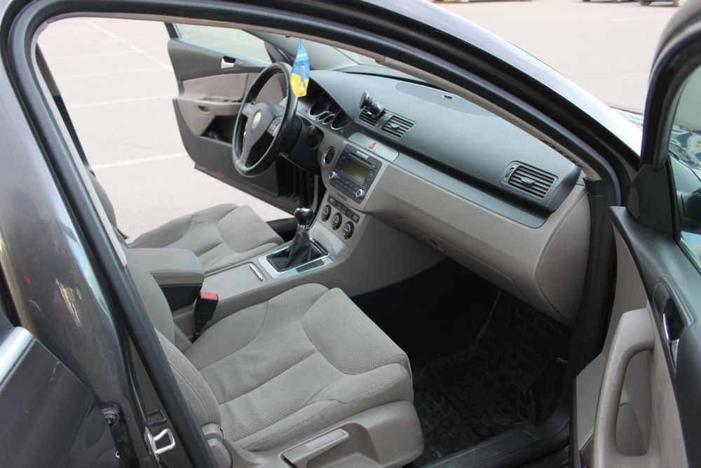 Продам автомобіль Volkswagen Passat B6