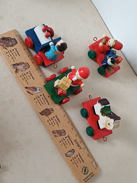 Drewniany pociąg ozdoba świąteczna aniołki koniki prezenty