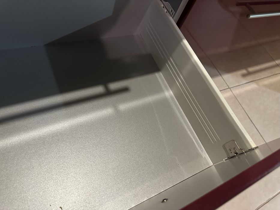 Кухонный гарнитур , нижняя часть ,в илеальном сомтоянии