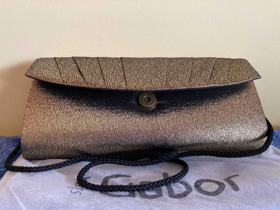 Brilha na Passagem de Ano! Clutch em tom dourado