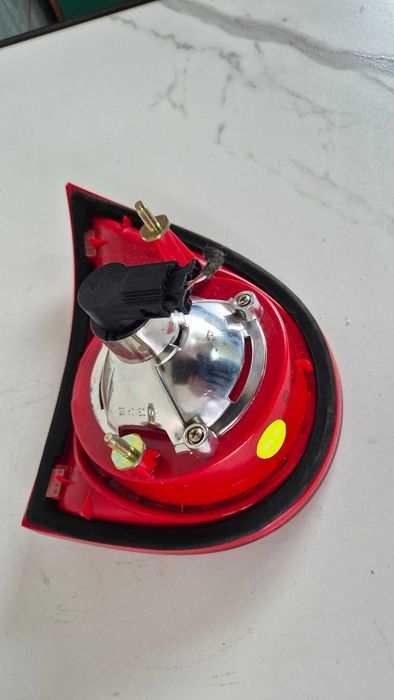 vw golf V HB lampa tył prawy tylna prawa w klape klapie oryginał igła
