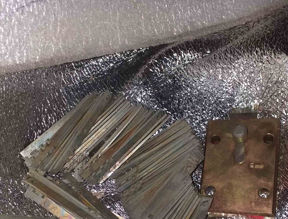 Продам новый накладной замок на подъезд 30 ключей.