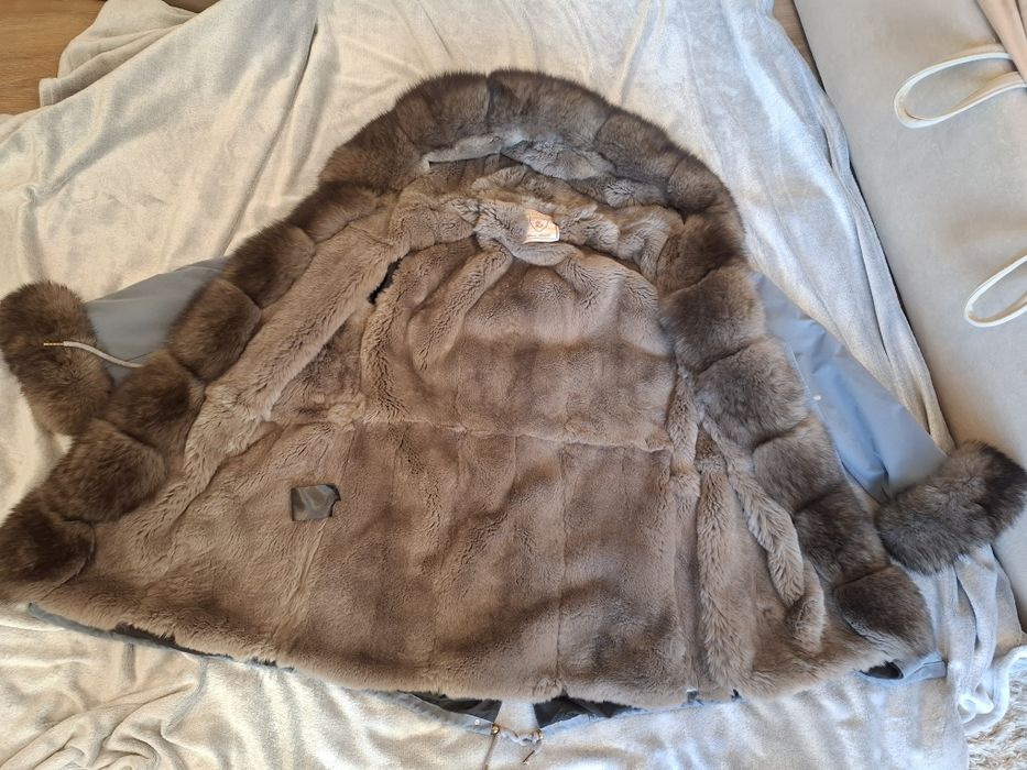 Жіноча куртка парка з натуральним хутром xl всередині та зверху.