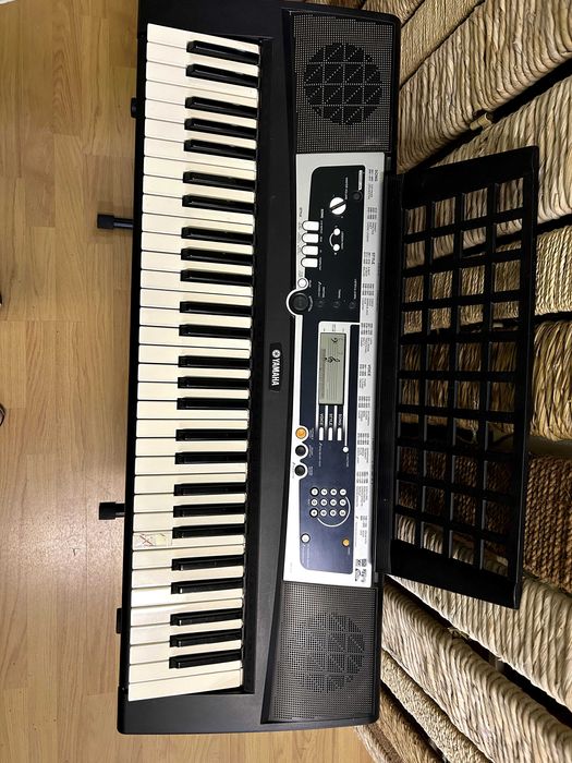Teclado Yamaha YPT-210 com Suportes