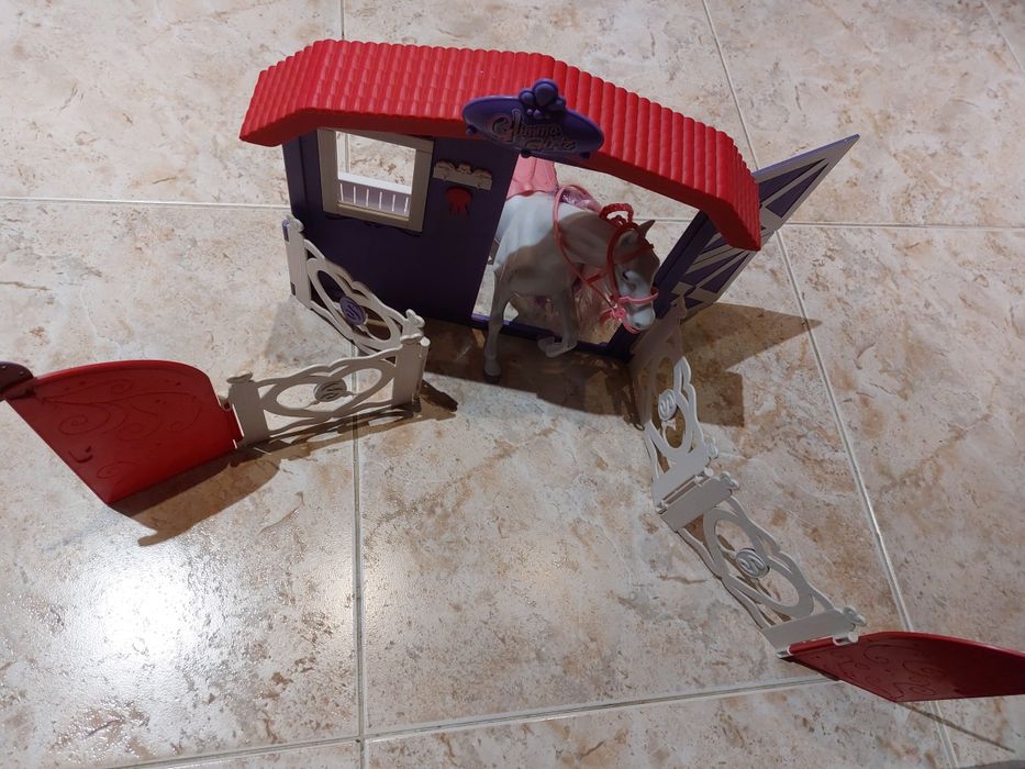 Cavalo com cavalariça Glimma Girlz