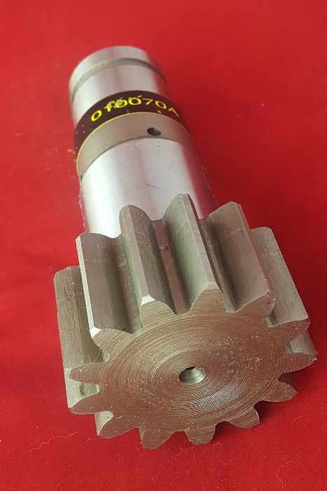 Wałek obrotu Yanmar B25V, OMEX 010170A