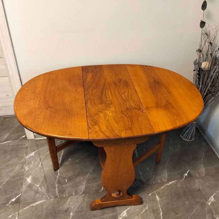 Drewniany stół rozkładany – lite drewno, styl klasyczny