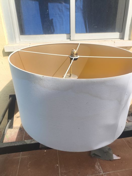 Par de Cúpulas / Abajures Grandes XL – Interior Dourado (Como Novas) 2 unidades