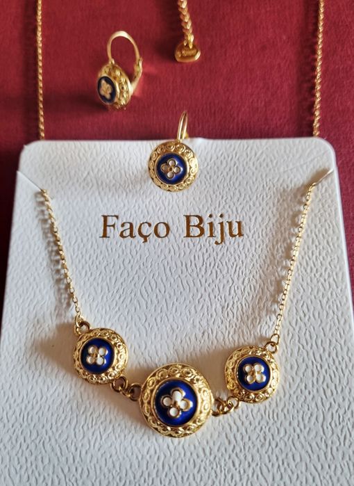 Conjunto dourado (colar e brincos), em aço, caramujo de Viana.