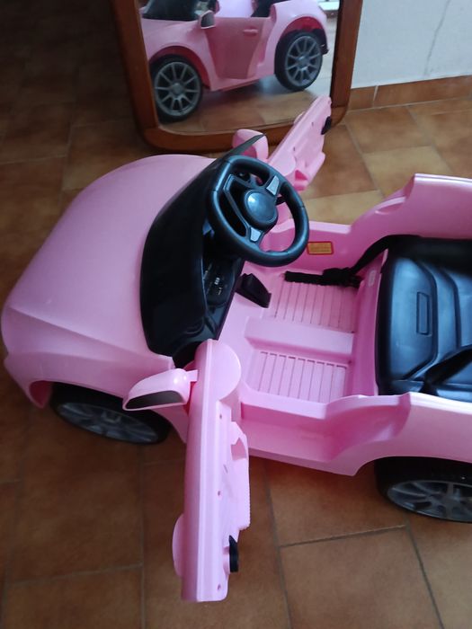 Vendo carrinho de controle remoto  usei 2 vezes esta novo