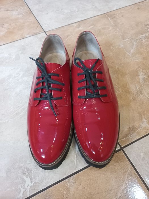 Lakierowane półbuty Ryłko 38