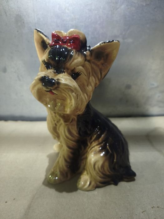 Фарфорова пляшка собачка.