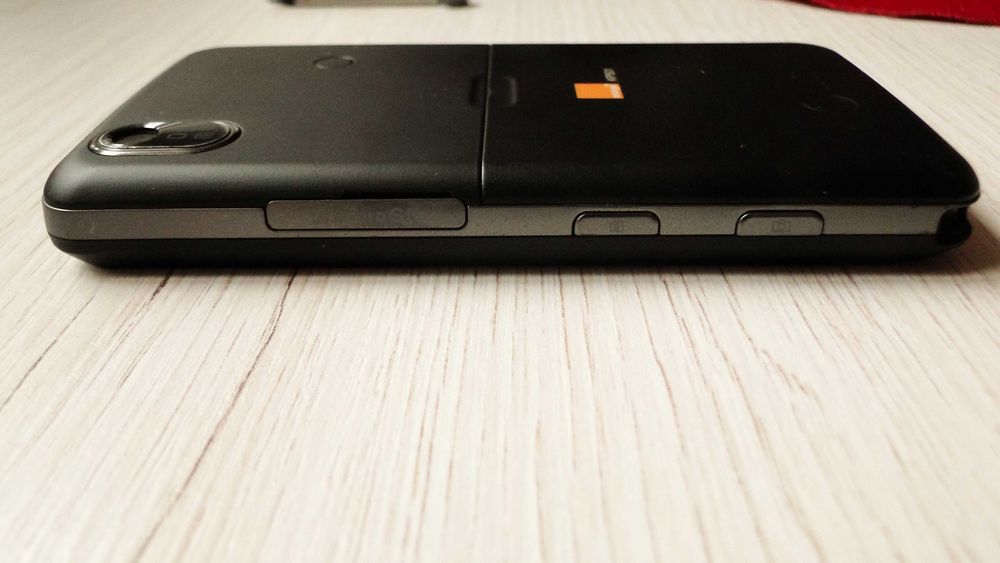 Telefon komórkowy LG KP-501