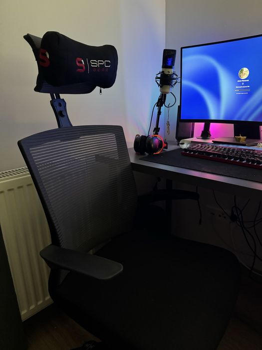 Fotel biurowy – wygodny, siatkowy, z zagłówkiem