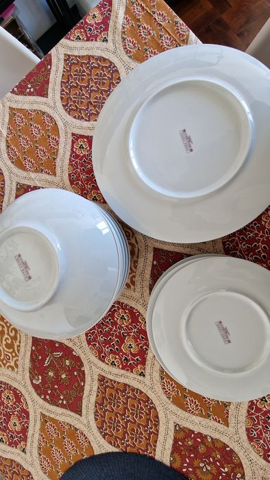 Conjunto pratos de porcelana brancos Zara Home