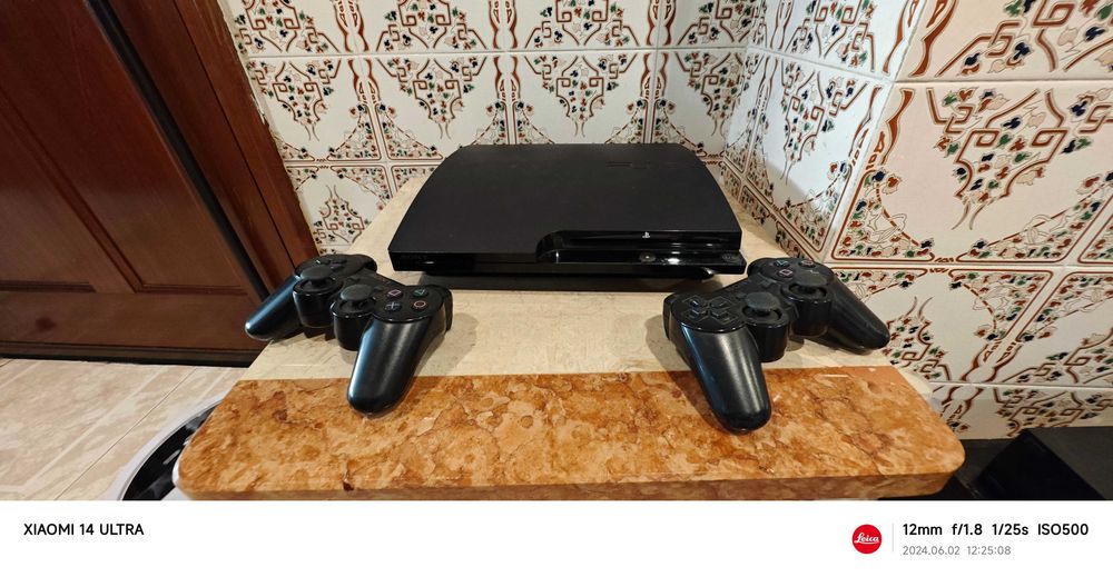 Consolas de jogos PlayStation 2 e PlayStation 3