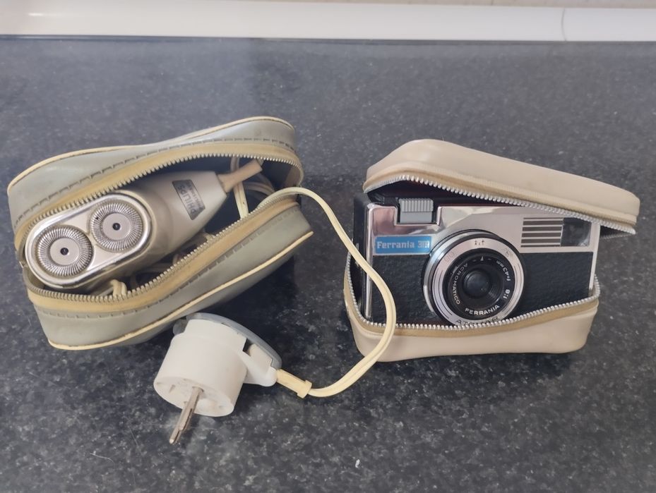 Razor and Camera64752025932673122