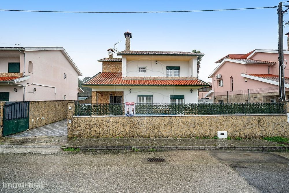 Moradia T4 para venda