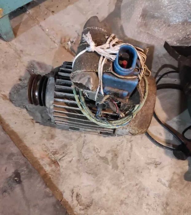 Продам зарядное устройство,