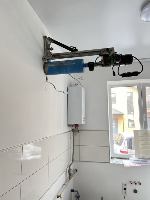 Отвір в бетоні. Алмазне буріння. Буріння бетону. Різка бетону