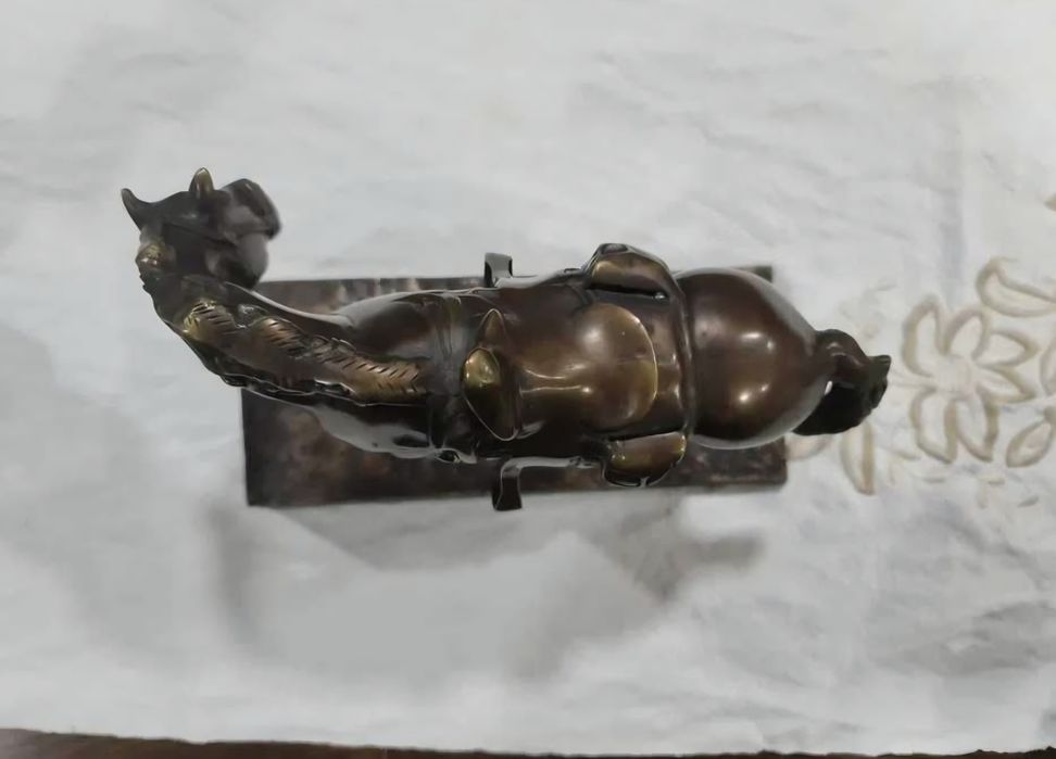 Estatueta de Bronze