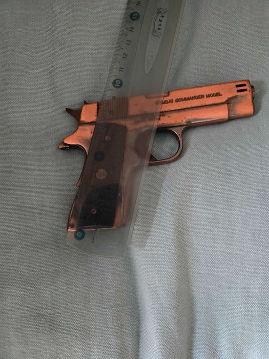 Isqueiro antigo Combat Commander Model