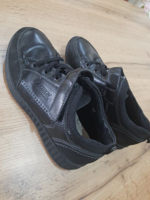 Кроссовки демисезонные