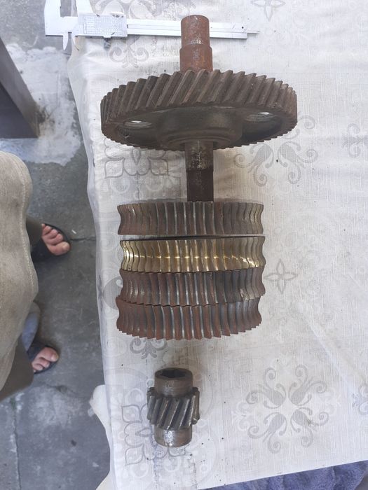 Koła zębate,ślimaki.Śruby do imadeł. Duże rozm wiert. Pokr. do nażynek