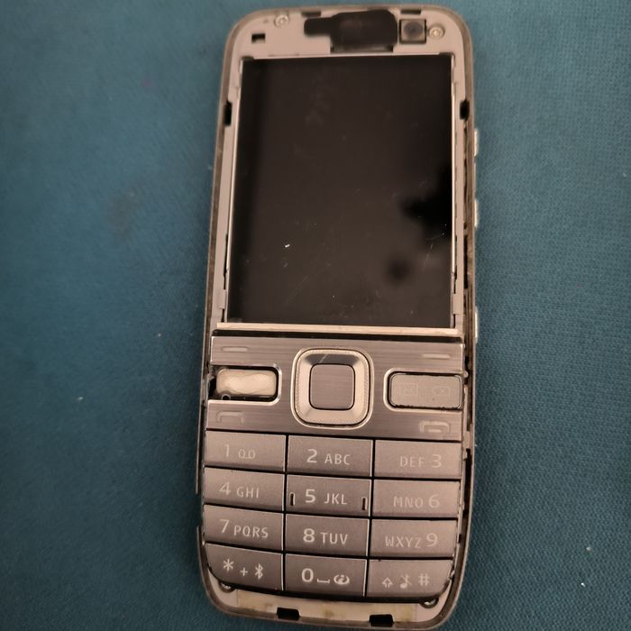 Nokia E52 dwie sztuki uszkodzone na części zestaw telefon