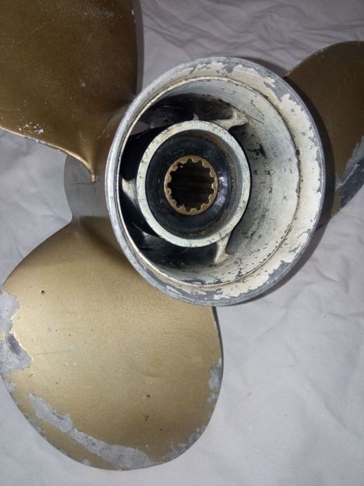 Винт Yamaha  11 3/8 -12G