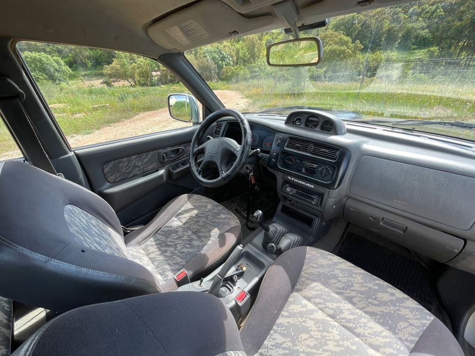Mitsubishi L200 4x4 • Muito Estimada • Revisões em Dia