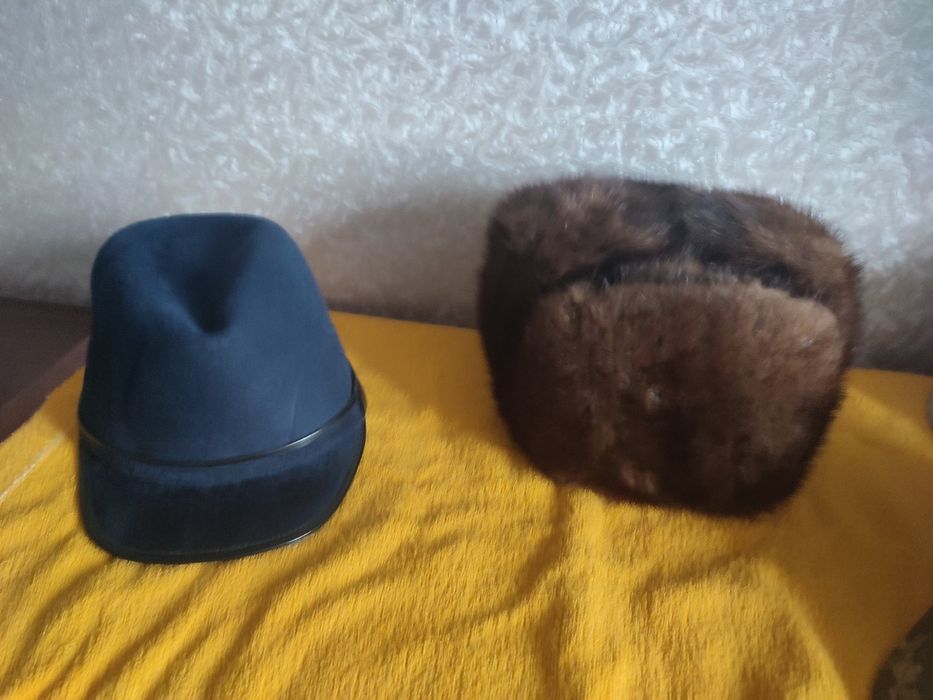 Продаю шапки .мужские и женские. Разные.