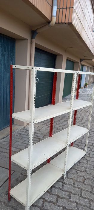 Prateleiras para arrumos