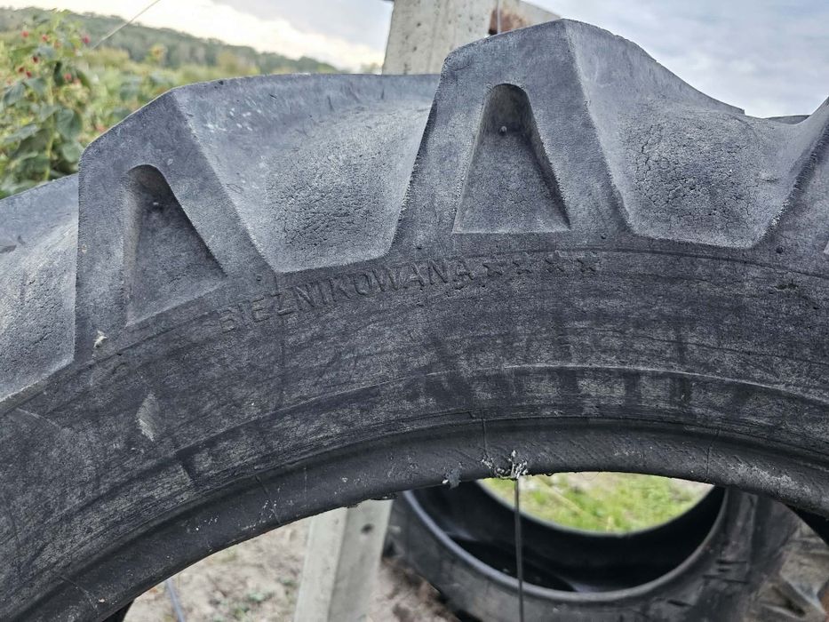Sprzedam opony 12.4 r32