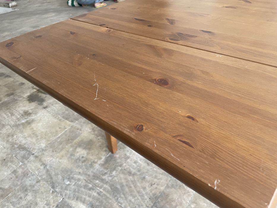 Mesa com abas rebatíveis