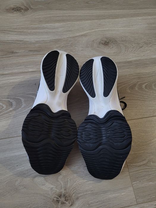 Кросівки чоловічі Nike Air Zoom Tempo Next% (42)