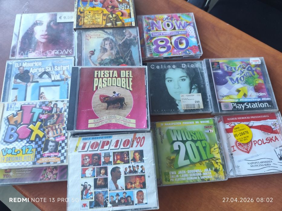 33 sztuki. Puste pudełka po CD