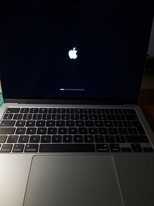 MacBook Air 13” M4 – 16GB / 256GB – Blue