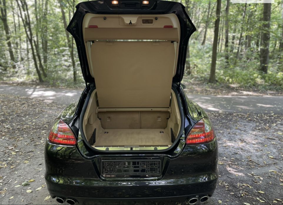 Продам авто Porsche Panamera 4S