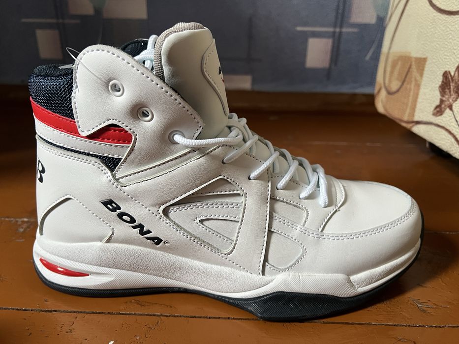 Bona 43р шкіряні чоловічі кросівки