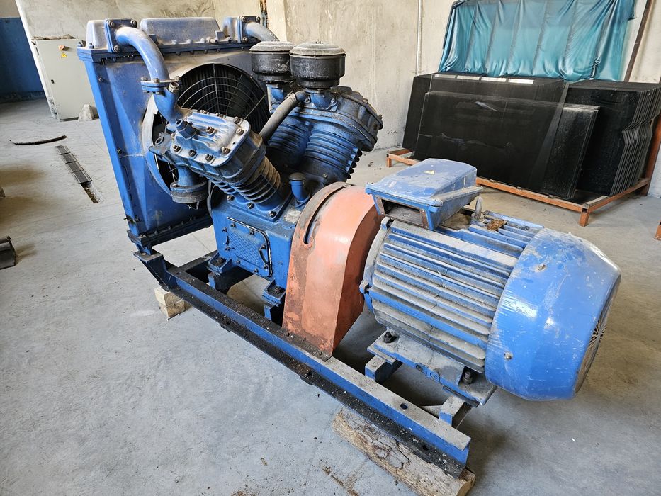 Компресор 4ВУ1-5/9