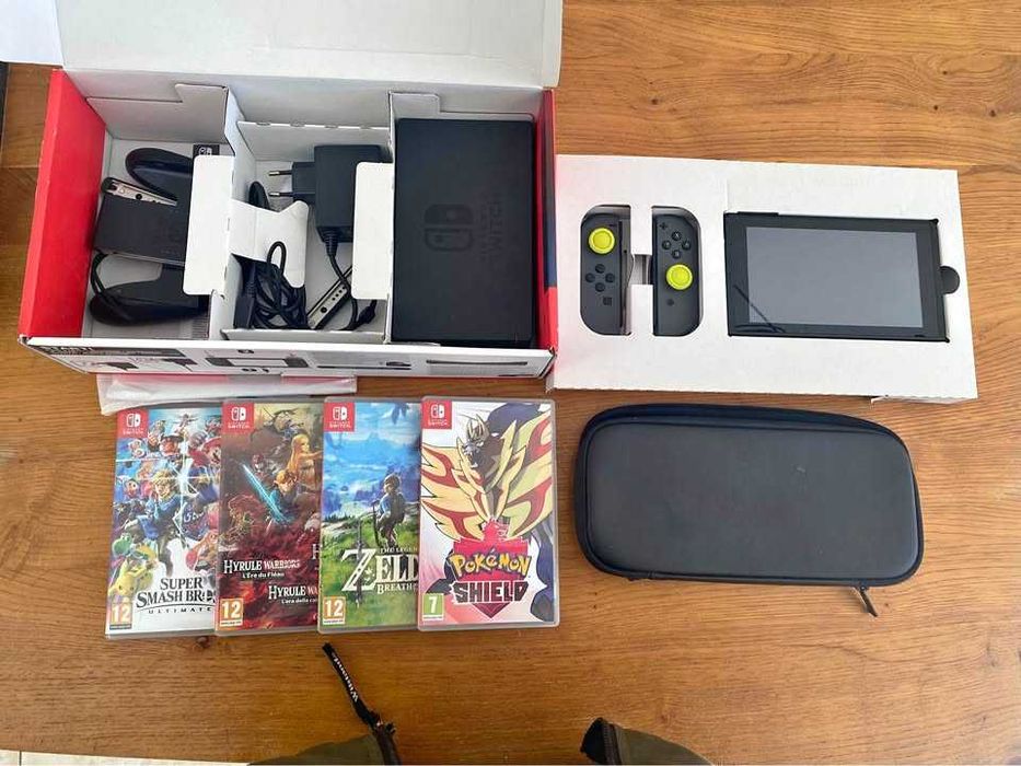 Nintendo switch + 4 jogos em Caixa - joycon cinza - como nova