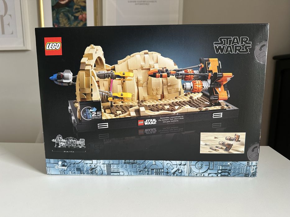 LEGO® 75380 Star Wars - Diorama: Wyścig ścigaczy w Mos Espa
