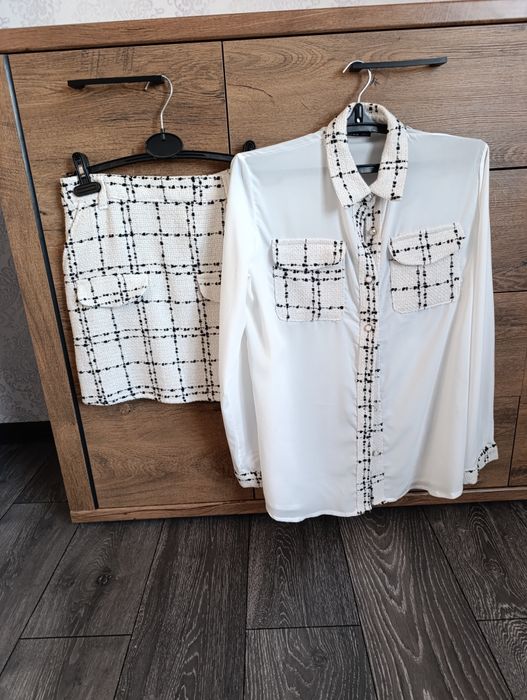 Стильний жіночий костюм