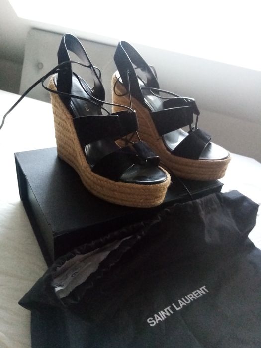 Saint Laurent na koturnie sandały