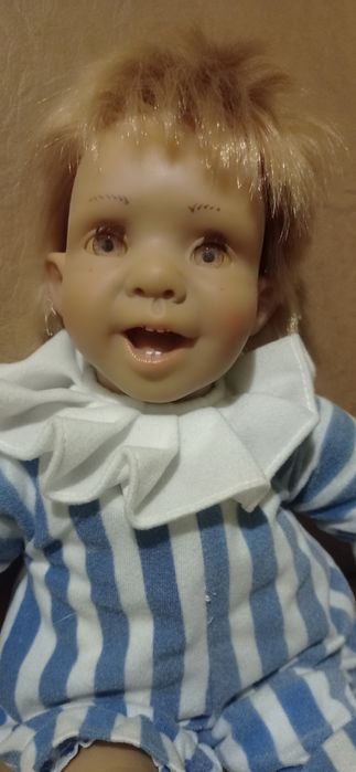 Фірмовий, вініловий пупс.