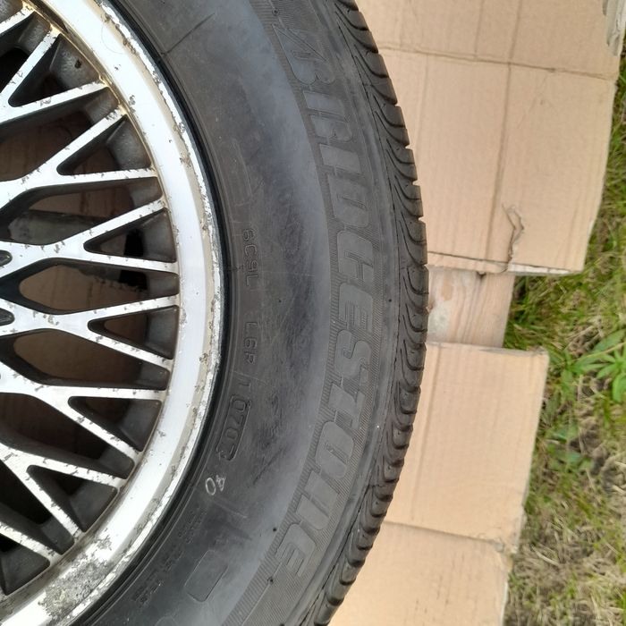 Opona plus felga aluminiowa.
