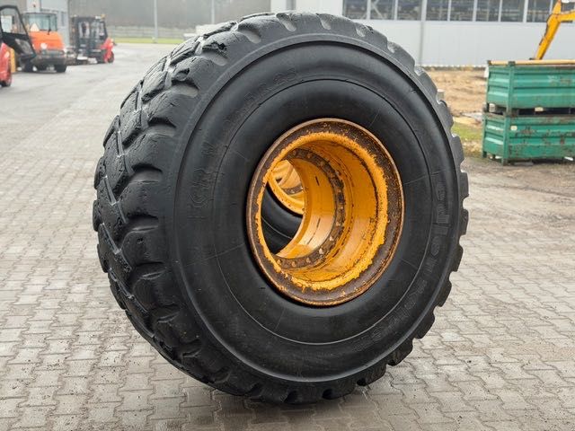 Liebherr L 580 2Plus2 koła komplet 26.5r25