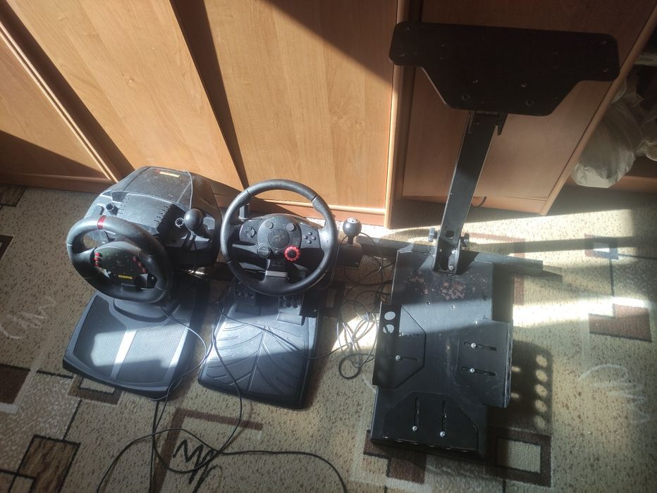 Два керма logitech та підставку